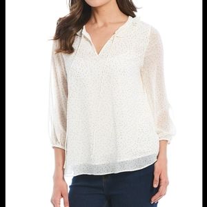 Gibson Latimer Speckled Off-White and Gold Dot Blouse in Size Large